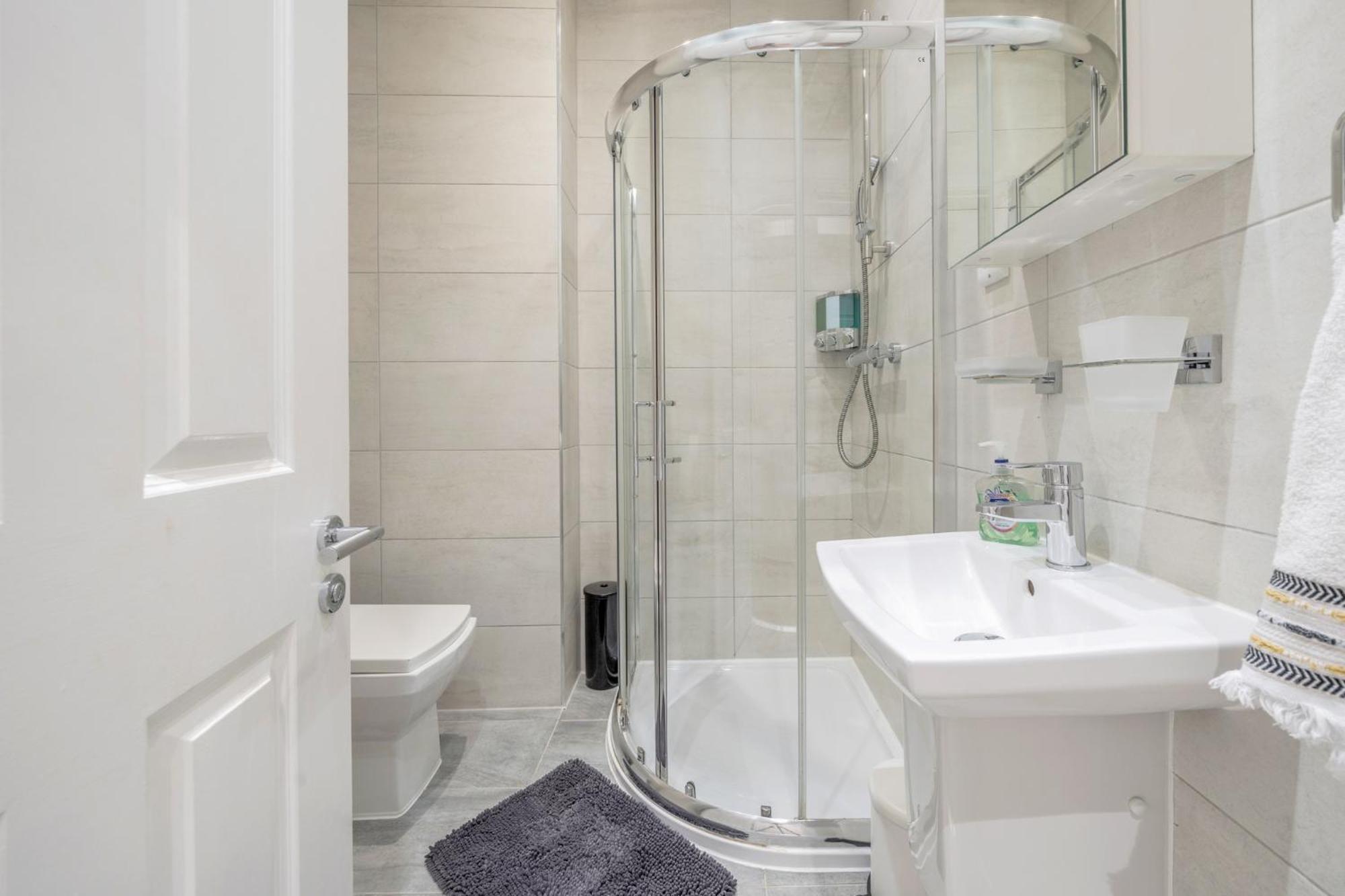 Bright & Modern 2-Bed Notting Hill Apartment لندن المظهر الخارجي الصورة