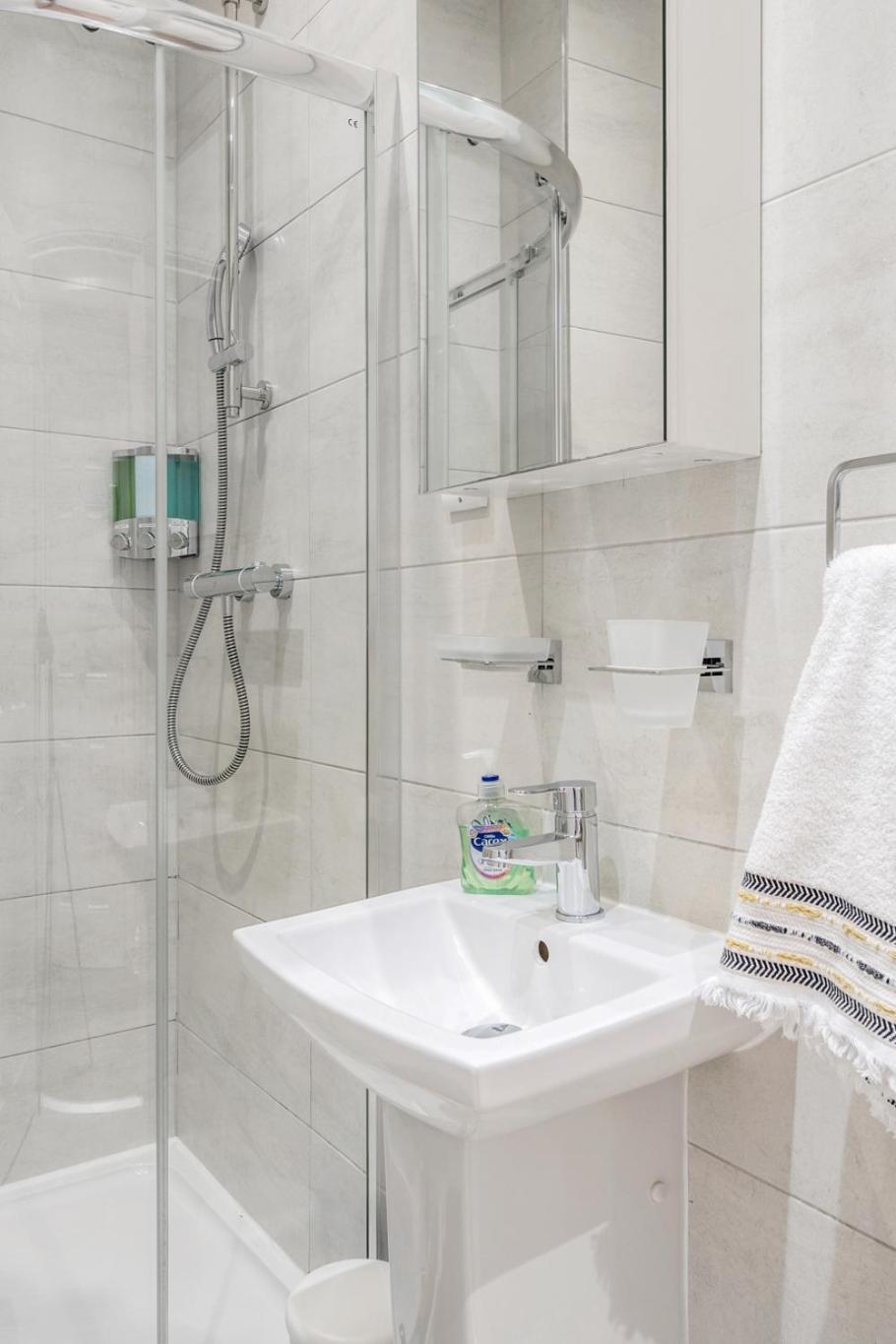 Bright & Modern 2-Bed Notting Hill Apartment لندن المظهر الخارجي الصورة