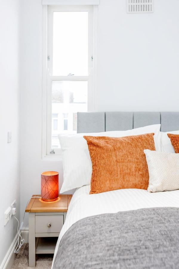 Bright & Modern 2-Bed Notting Hill Apartment لندن المظهر الخارجي الصورة